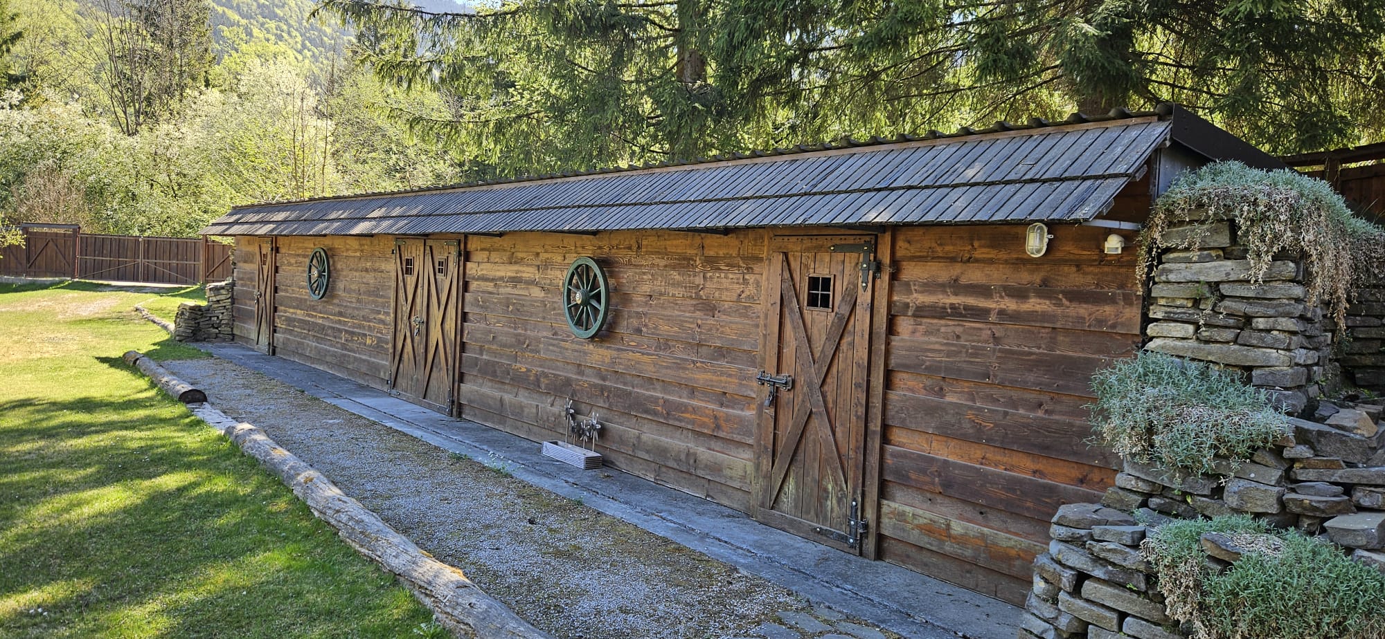 Rustikálny interiér a exteriér, fotografia 9